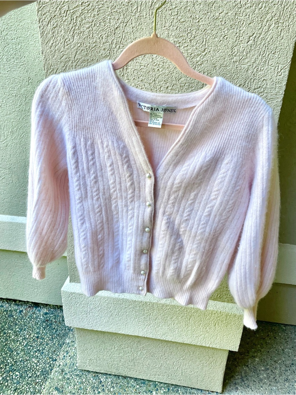 Vintage Victoria Jones Light Pink Pear 70% lambswool 20% rabbit hair Cardigan